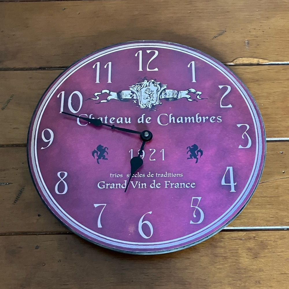 Charteau de Chambres Wall Clock